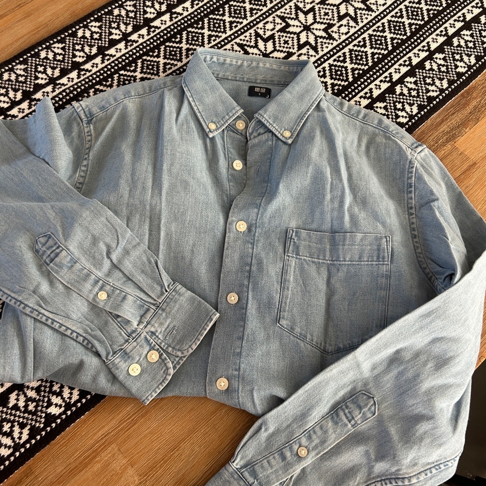 Uniqlo Light Blue Casual Button Down Shirt - Picture 5 of 5
